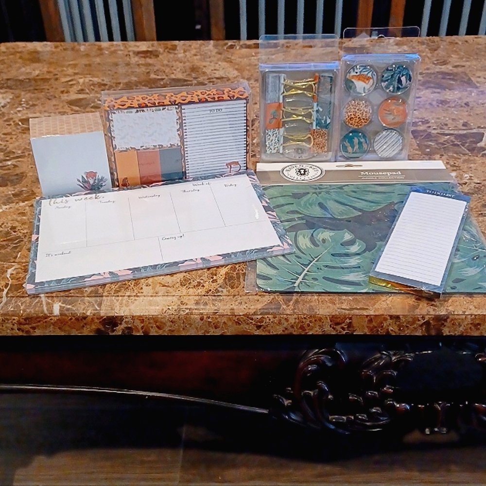NIP Haven & Key Desk Set